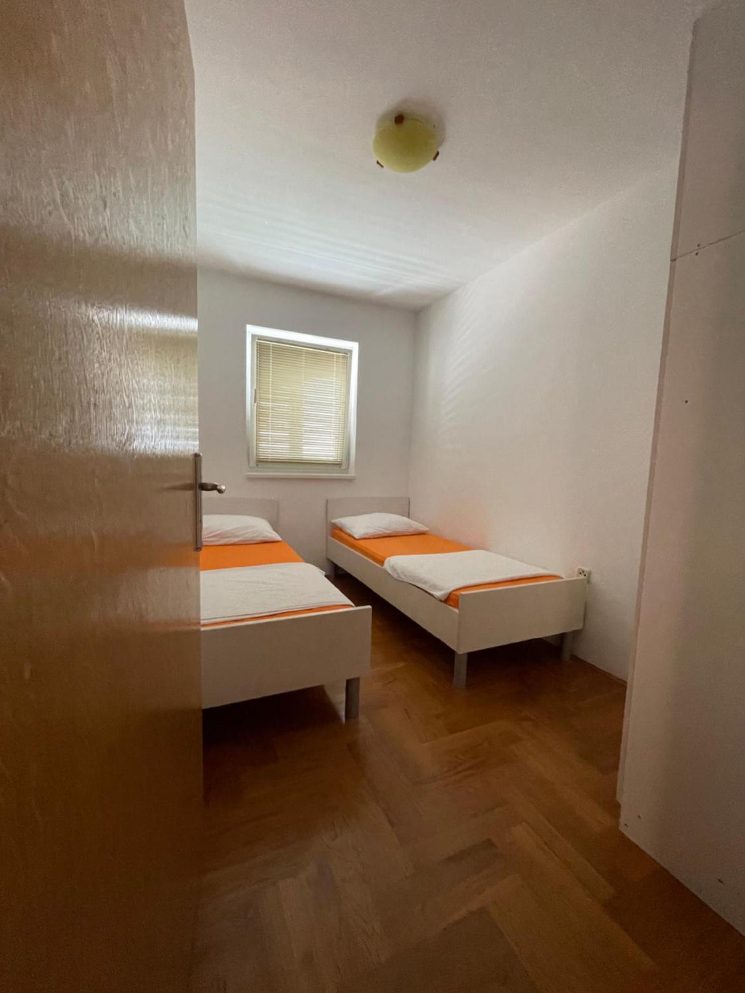 Apartments Dunja Малинска Экстерьер фото