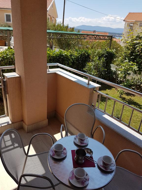 Apartments Dunja Малинска Экстерьер фото
