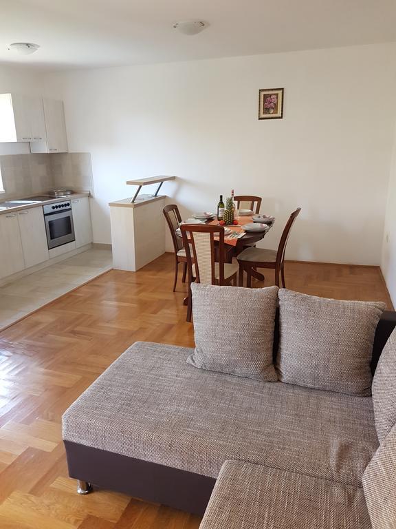 Apartments Dunja Малинска Экстерьер фото