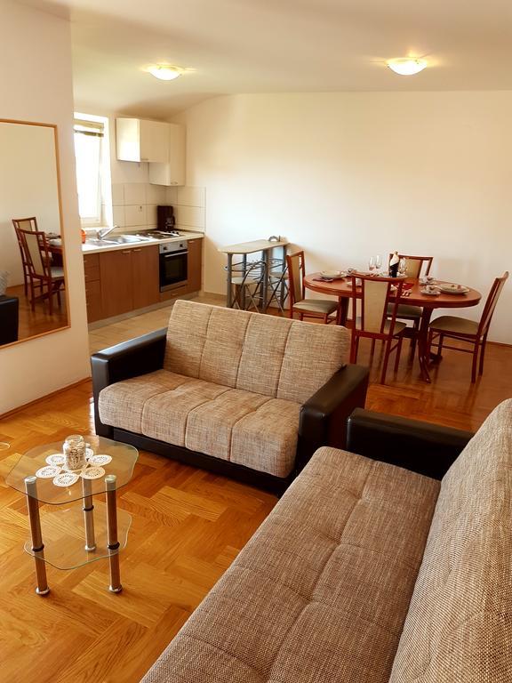 Apartments Dunja Малинска Экстерьер фото